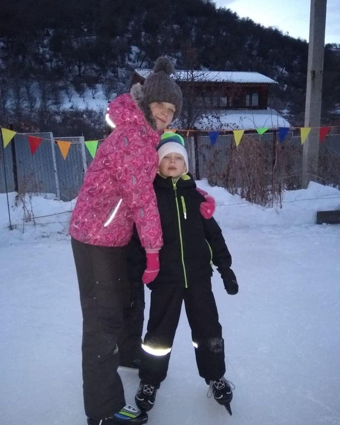 Зимние каникулы семьи Кругликовых❤️ Мария, 6 «Г» класс и Ванечка, 2 «Г»🥰